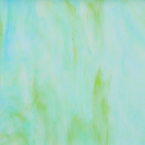 Szkło witrażowe Yang Glass YA035 – seledynowa zieleń z błękitnymi smugami.jpg