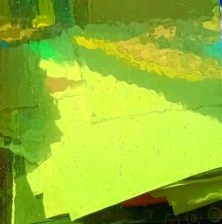 Transparentne szkło witrażowe  20 x 30 cm Mississippi River MRG 4002 C zielona limonka.jpg