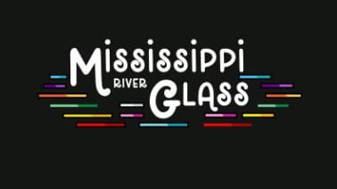Logo Mississippi River Glass  na czarnym tle.jpg