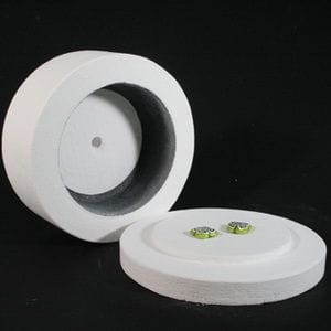 Piecyk do topienia szkła w mikrofali na czarnym tle.jpg